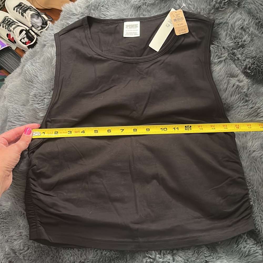 VS Pink sleeveless tee - Picture 7 of 7